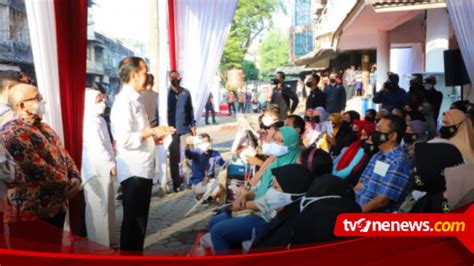 Kunjungi Pasar Petisah Medan Presiden Joko Widodo Salurkan Dan Cek