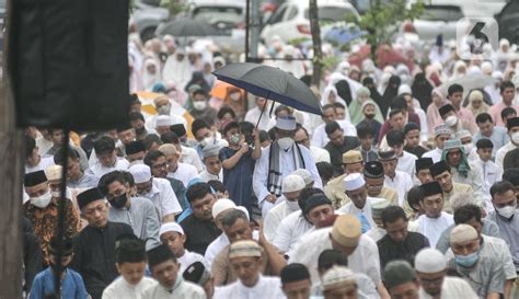 Khusyuk Jemaah Muhammadiyah Sholat Lebaran Idul Fitri H Di Pacuan