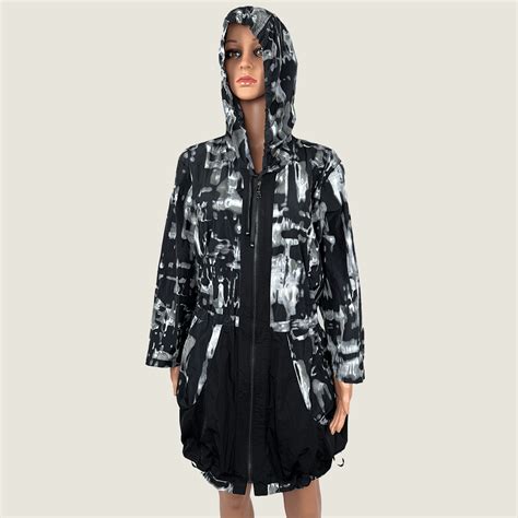 Warwick Jones Raincoat Stay Dry And Stylish Size 16