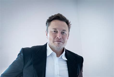 Elon Musk biografía el origen de su fortuna y sus emprendimientos