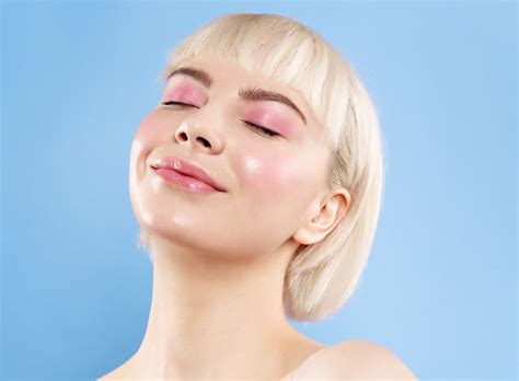 The Cutest Platinum Blonde Bobs To Try In