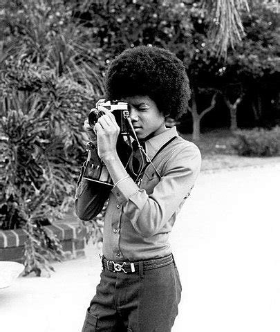 See 17 Photos Of Musicians With Their Cameras The Strut