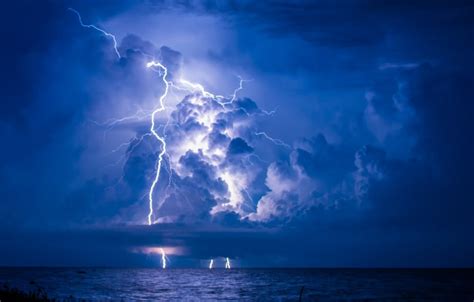 Best Time for Catatumbo Lightning in Venezuela 2018 - Rove.me