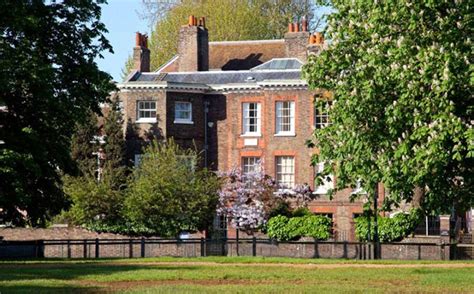 Sir Christopher Wrens Former Home Has An English Heritage Blue Plaque