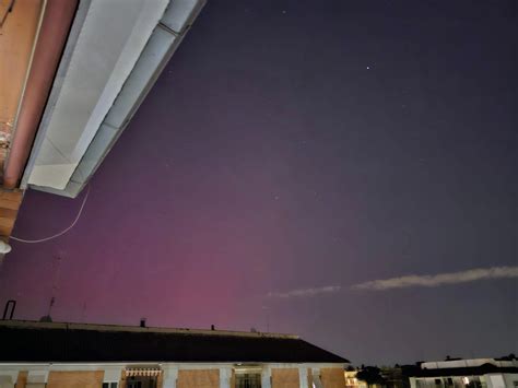 Aurora Boreale A Roma Lo Spettacolo Incredibile Del Cielo Tinto Di Fucsia