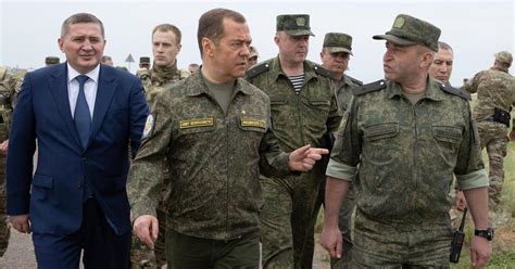 Guerre En Ukraine Dmitri Medvedev Voque La Prise De Kiev Comme Un