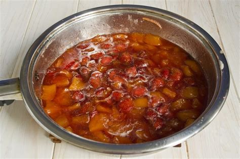 Ягодно-фруктовый джем из персиков, клубники и нектаринов. Пошаговый ...