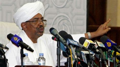 شرطة السودان تفرق بالغاز المسيل للدموع محتجين على رفع أسعار الوقود في