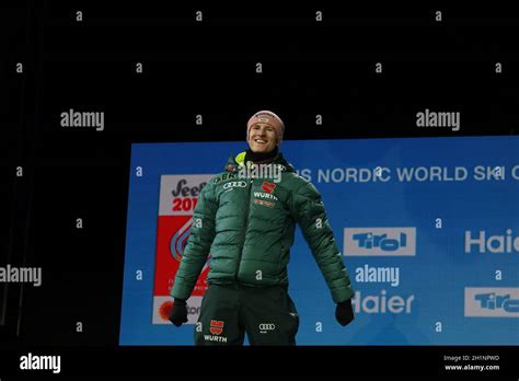 Karl Geiger Sc Oberstdorf Bei Der Medaillenvergabe Auf Der Medal