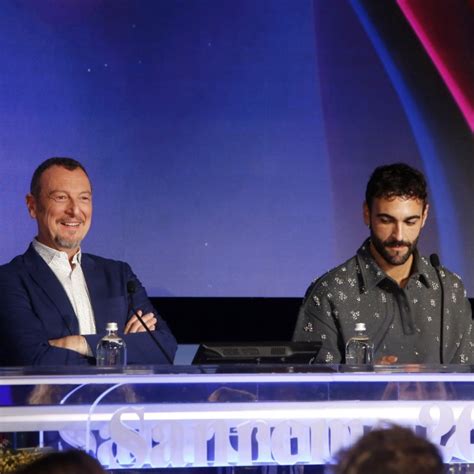 Sanremo Amadeus E Mengoni Cantano Bella Ciao In Sala Stampa E Si