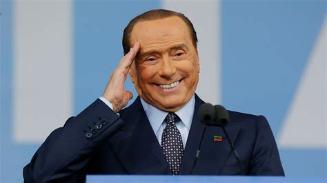 Silvio Berlusconi e i trucchi per sembrare più giovane Vanity Fair Italia