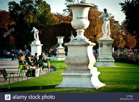 Tuileries Garden Statues Stock Photos & Tuileries Garden Statues Stock Images - Alamy