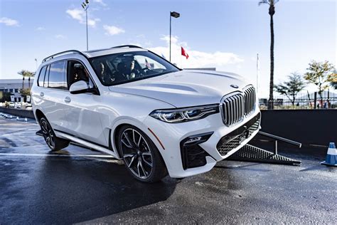 Review: 2020 BMW X7 M50i brings muscle to the big Bimmer