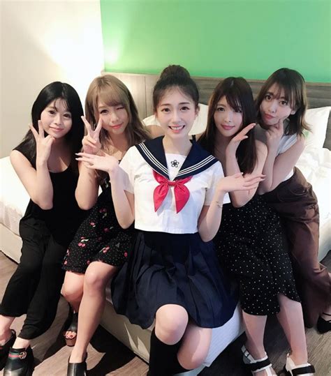 Tuyên bố ghét bỏ có thù với áo ngực cô nàng hot girl xinh đẹp được fan nam ủng hộ vỗ tay