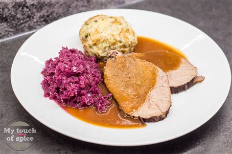 Rinderschmorbraten mit Blaukraut und Semmelknödel My touch of spice