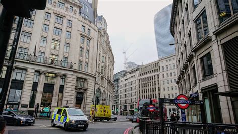 finding  favourite work spots  london  head full  travel