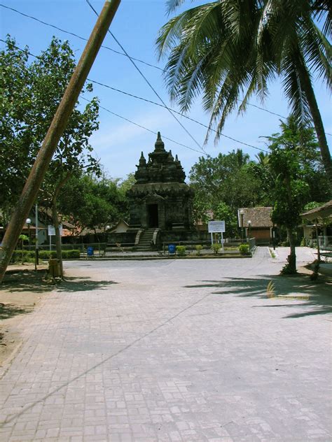 Pawon Temple - Yogyakarta Places of Interest | Central Java