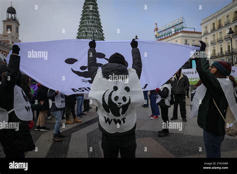 Real Madrid Crowd Banner Hi Res Stock Photography And Images Alamy