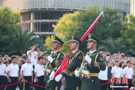 “八一”建军节 江西南昌八一广场举行升旗仪式爱国主义中国青年网