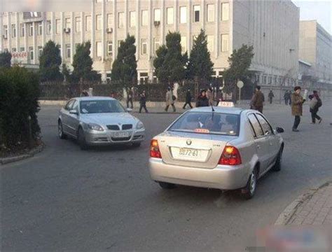 朝鮮汽車長啥樣？看完朝鮮自主汽車，網友：就是國產車換了車標 每日頭條