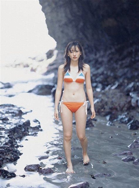 新垣結衣 エロいマンスジや太ももがセクシーな水着グラビア画像77枚！貴重なお尻もあるぞいw アイドル村 グラビアエロ画像まとめサイト