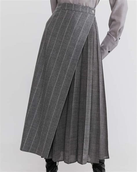 Pin by Liudmyla Gatcaliuk on 2023 | Long skirt fashion, Skirt fashion ...