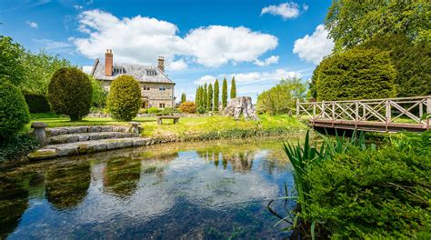 Hartfield, Wiltshire, England | Plum Guide