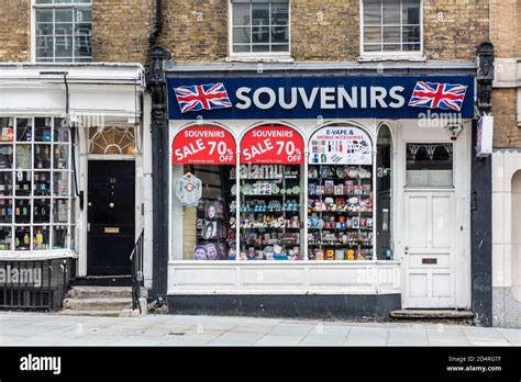 Souvenirs Shop In London Stock Photo Alamy