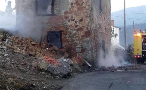 Un Incendio Calcina Una Vivienda Deshabitada En Santianes El Comercio