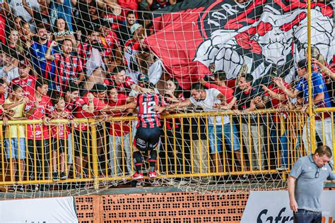 Campo Mourão Futsal recebe o Umuarama em clássico paranaense pela LNF