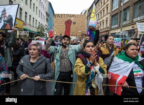 Am Oktober Fand In Berlin Ein Gro Er Protest Mit Mehreren