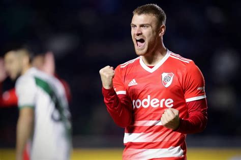 River Goleó A Banfield Y Se Aleja En La Cima Del Campeonato