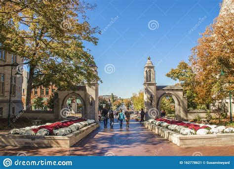 10-19-2019 Bloomington USA - University of Indiana - Family Walks with ...