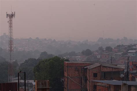 Fumaça deixa o ar péssimo em Manaus e gera dificuldade para respirar