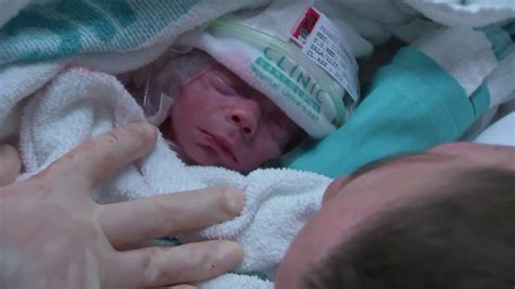 Jesús El Primer Bebé De España Que Nace Tras Un Trasplante De útero