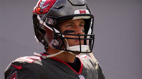 Buccaneers Qb Tom Brady Set For Minor Surgical Procedure On Knee