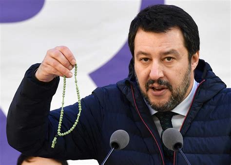 Salvini Rosario E Vangelo Per Il Giuramento Agli Italiani Critiche Dai