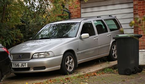 T516 JGT 1999 Volvo V70 2 5 XLT Auto Estate 2435cc 10v Nivek Old