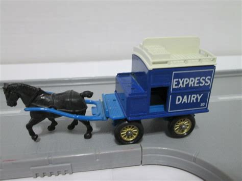 Lledo Dg2 Horse Drawn Milk Float Express Dairy Ebay