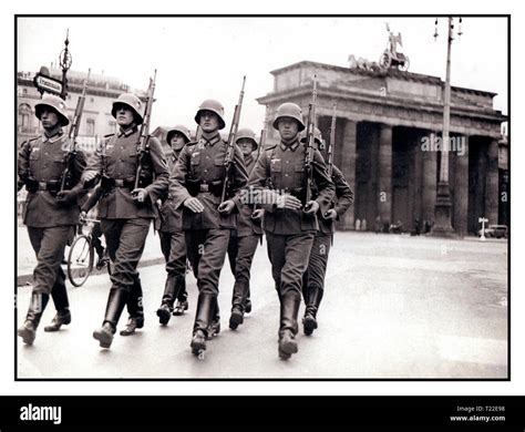 Rifles uniformes botines marchando berlin 1940 fotografías e imágenes