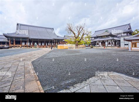 Nishi Honganji Temple In Kyoto Stock Photo Alamy