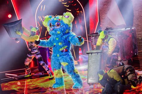 Die Mülltonne Gewinnt The Masked Singer Er Ist Es Derwesten De