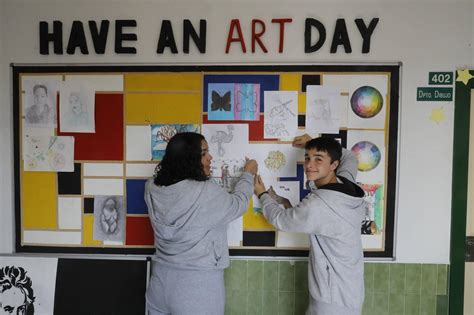 La serie De aula en aula visita el IES Calderón de la Barca La