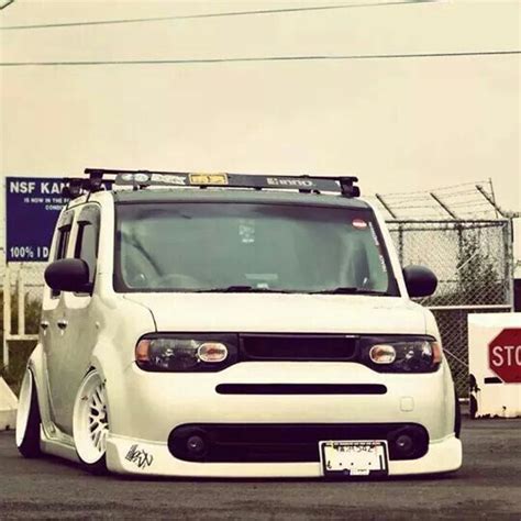 Slammed Nissan Cube 日産キューブ キューブ Z12 ミニバン