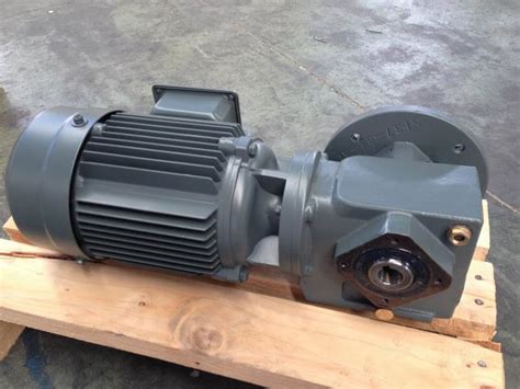 SAT Series Worm Helical Gearmotor High Efficiency Gearboxes Speed