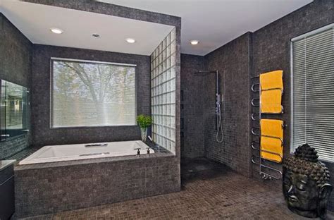 Doorless Shower Designs Teach You To Go With The Flow