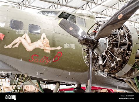 Sally B Un Boeing B 17g En état De Flying Fortress à Limperial War Museum Duxford Uk Photo