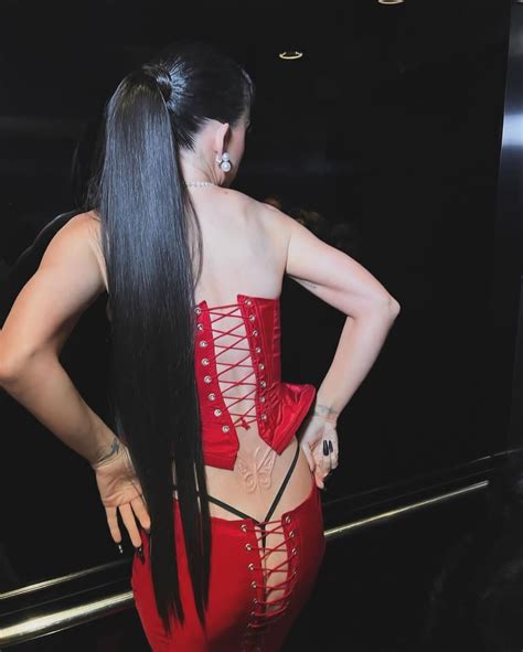 Katy Perry Shows Off Bare Bum In Lace Up Skirt Photos