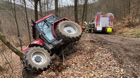 Unfall Bei Waldarbeiten In Hessen Mann Lebensbedrohlich Verletzt