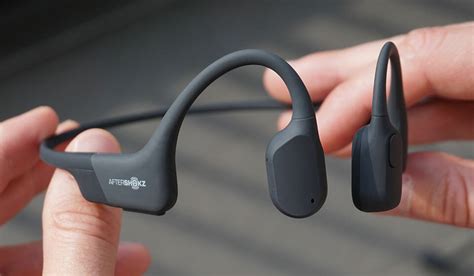 12 Best Earbuds For Running In 2020 (that Don't Fall Out)